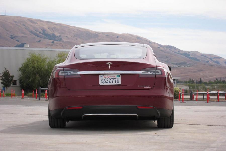  Tesla Model S Beta 2011 года  (фото 32 из 39)